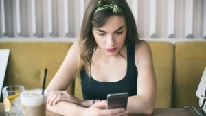 Tech neck: Orthopaedic doctor decodes how prolonged screen use can impact your beauty game | Exclusive