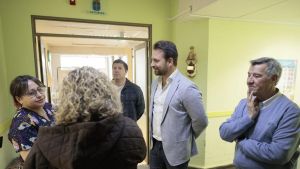 Queipo visita a los chilenos de San Fernando, elogia su labor social y promete apoyos a los bolos
