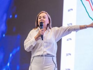 Empresas asumen en silencio recorte de subsidios de energía de Abelardo