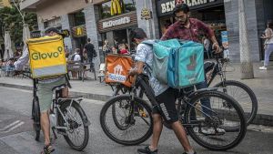 El Supremo avala el modelo de flotas subcontratadas que emplea Glovo, Uber y Just Eat