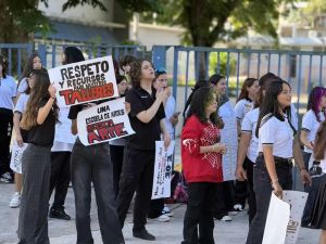 Aumentan las protestas en las escuelas
