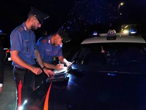 Caserta, violenta rapina nella notte: con una spranga di ferro feriscono il conducente