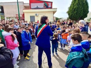 Terremoto a Bacoli, il sindaco Della Ragione e la scuola danneggiata dalla scossa del 21 maggio: «Lavori promessi e mai realizzati dal Governo»
