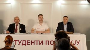 Student Petar Živković tvrdi da ga prate i da mu je Marko Kričak bio ispred zgrade, iza ponoći