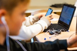 Wees dan consequent en weer smartphones overal waar je ook niet mag roken