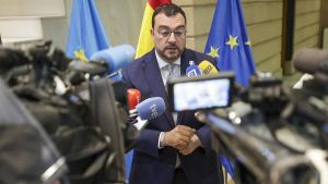 Barbón sitúa la vivienda en el centro de las elecciones del 29-N: “Es un derecho o es un negocio”