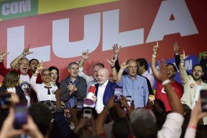 « Le match ne fait que commencer, je suis très bon aux prolongations » : au Brésil, Lula appelle ses militants à aller convaincre les 21% d’abstentionnistes