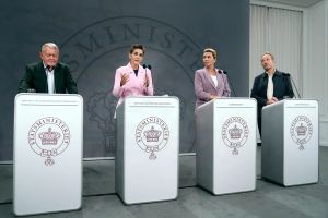 Løkke, Lidegaard og Dyhr har vredet armen om på Mette Frederiksen: Den stramme udlændingepolitik vakler