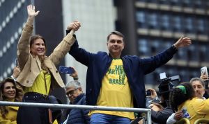 Manipulações da grande mídia em favor de Flávio Bolsonaro