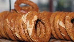 Simit ve çay lüks oldu: Asgari ücret simide yenildi!