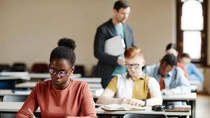 Immigrati più qualificati in Lombardia: il 15,3% è laureato, il 38% ha conseguito il diploma