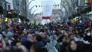 Anna Karenina üzerinden dünü güne bağlayan erkek sosyalleşmesi