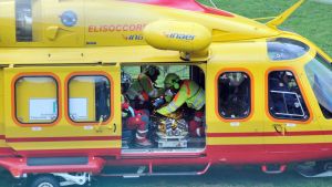 Il mega incidente in Trentino, con l’auto contro un pullman: in sessanta gli chiedono i danni