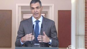 Casa, proteste e strappo a sinistra: Sanchez si gioca tutto con le elezioni anticipate. Ma le destre volano nei sondaggi