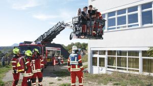 Rettungskräfte proben den Ernstfall gemeinsam: Die Schule brennt