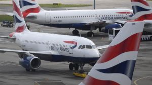 Putnički avion naglo izgubio visinu za 8.200 metara