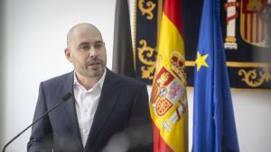 La jueza Tardón abre diligencias contra el exdelegado del Gobierno en Ceuta por desórdenes públicos en la entrada masiva de migrantes