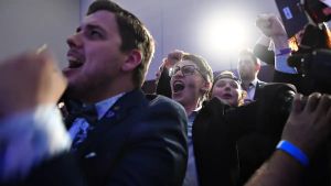 Chez les conservateurs, c'était Noël lundi soir