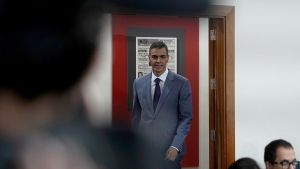 Sánchez promete 10.000 millones para que 