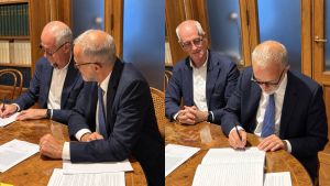 Ruffini e Gabrielli firmano l'atto costitutivo di Più Uno: 