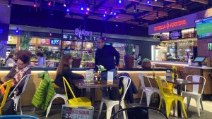 Comida mediocre y cara: el menú de los restaurantes del aeropuerto de Santiago Por Marcelo Soto 6 Oct. 2026, 9:14 am 4 min Compartir