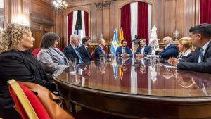 Queipo reivindica en Argentina más inversión y empleo en Asturias para que 