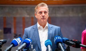 Golob o referendumu o javnem sektorju: »Namen je grožnja zaposlenim in manipulacija volilcev«