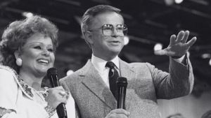 Jim Bakker (1940-2026) werd als tv-evangelist miljonair, maar verloor ook alles weer