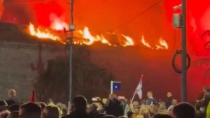 „Možda su poželeli da budu Neron, kad već gube vlast“: Nakon paljenja zidina Niške tvrđave tokom skupa SNS