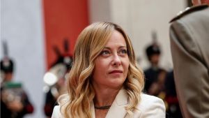 Prima il bollo, poi gli sconti. Come Meloni è riuscita a far dimenticare la pericolosa trappola delle accise