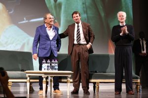 Oliver Stone a Ferrara, “Jfk” inaugura la retrospettiva: «Il prossimo film potrebbe essere l’ultimo»