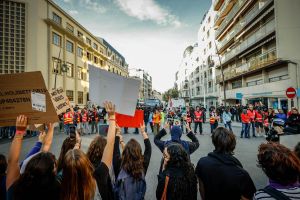 « Et ils pensent que ça va nous dissuader ? » : face aux manifestations des lycéens, Lecornu propose une concertation