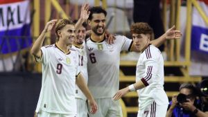Mikel Merino vuelve a ser el señor Lobo de una España invencible