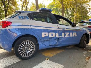 Livorno, tampona una volante della polizia ad Antignano