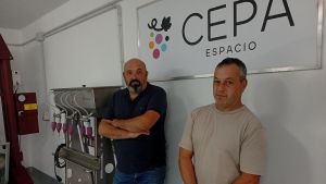 Abre en Pesoz una bodega comunitaria, equipada con toda la maquinaria, para que los vecinos puedan hacer vino de la DOP Cangas: 