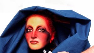 Inedita, malinconica Mina. L’album in uscita venerdì recupera dieci brani fra Pino Daniele e i Beatles