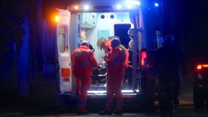Due accoltellamenti nella notte nel Milanese, un 53enne ferito grave a San Giuliano Milanese e un 19enne a Cologno Monzese