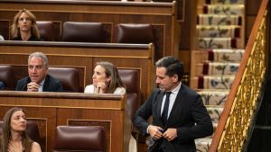 El PP intenta tomar el control del discurso sobre el voto por correo tras las acusaciones de fraude de Ayuso y Abascal
