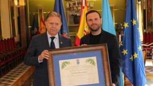 Oviedo entrega a Juan Mata el título de Hijo Adoptivo por su trayectoria y su estrecho vínculo con la ciudad
