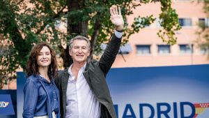 Feijóo asegura no confiar en los directivos de Correos y anuncia que pedirá a la JEC 
