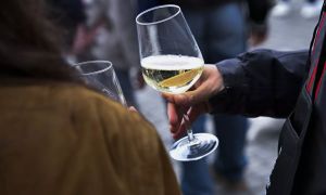 Osnutek zakona o preventivi brez nekaterih omejitev prodaje alkohola in tobaka