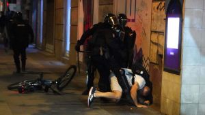 Dok Makron traži „empatiju“, Vučić policiji čestita: Kako Francuska i Srbija reaguju na policijsku brutalnost?