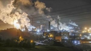 ArcelorMittal y Asturiana de Zinc paran instalaciones durante hora y media para evitar un peligro de apagón
