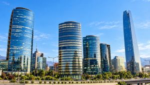 Ranking: Cuáles son y dónde están ubicados los 18 edificios de oficinas más caros de Santiago Por Ignacia Munita 7 Oct. 2026, 11:31 am 4 min Compartir