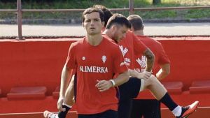 ¿El motivo de la plaga de lesiones? Guillamón, medio del Sporting, responde: 