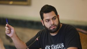 Rubén Rosón, uno de los rostros visibles de la protesta por la vivienda en Oviedo, es socio de una empresa con cinco alojamientos rurales en Lena