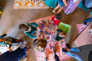 Menacé de disparaître, le Festival de la petite enfance à Pau reste fidèle à ses valeurs associatives à l’hippodrome