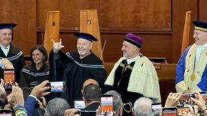 Vasco Rossi, ovazione per la lectio magistralis: 