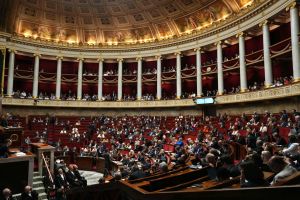 Les députés adoptent (enfin) un décret pénalisant l’envoie de dick pics non consenti