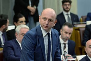Zbog nedavnih izjava kojima veliča Ratka Mladića – Milan Knežević biće saslušan u policiji